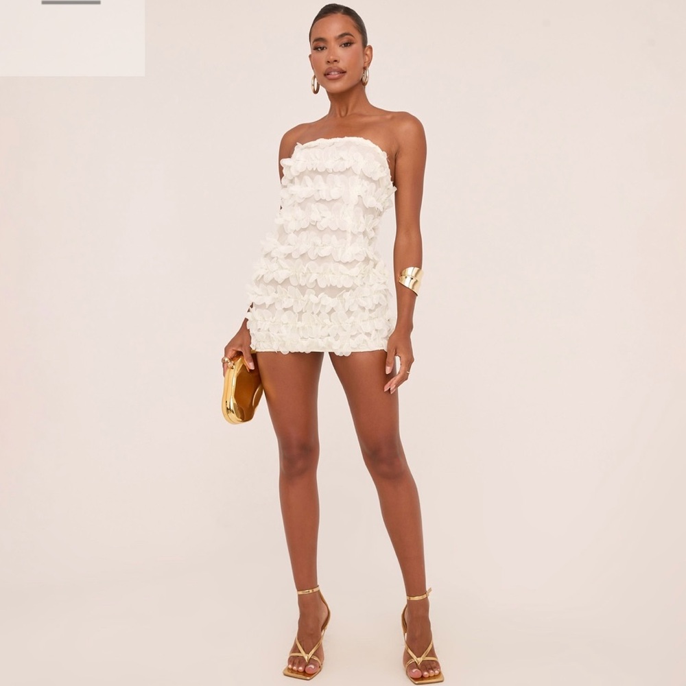 BANDEAU 3D FLOWER DETAIL MINI BODYCON DRESS IN CREAM